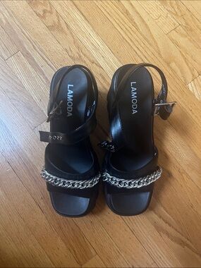 LAMODA Black Chain-Trim Slingback Heels